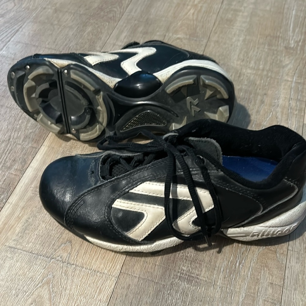 Ringor women’s cleats